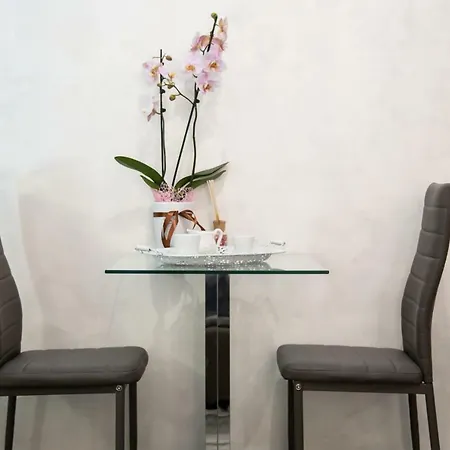 Art In לינה וארוחת בוקר 4*