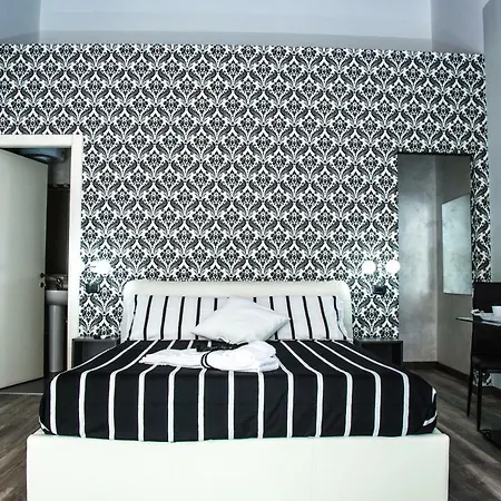 לינה וארוחת בוקר Art In 4*