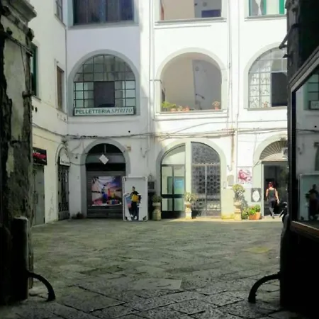 לינה וארוחת בוקר Art In