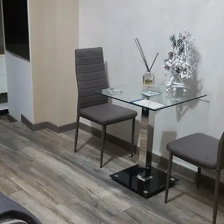 Art In לינה וארוחת בוקר 4*