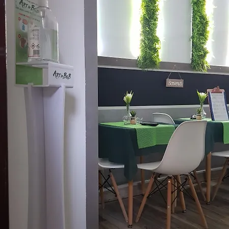 Bed and Breakfast Art In 4*