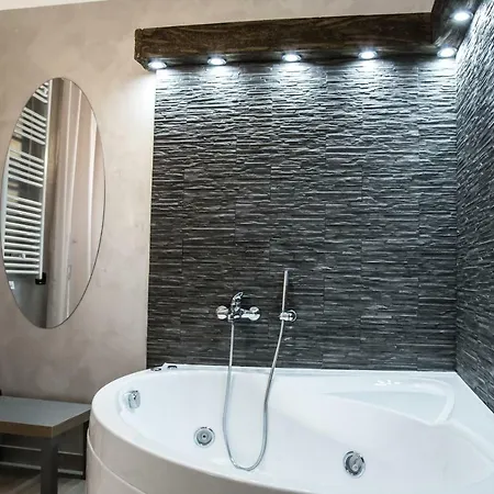 Art In Panzió 4*