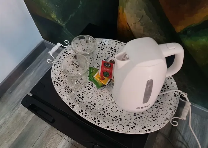 Bed & Breakfast Art In 4*